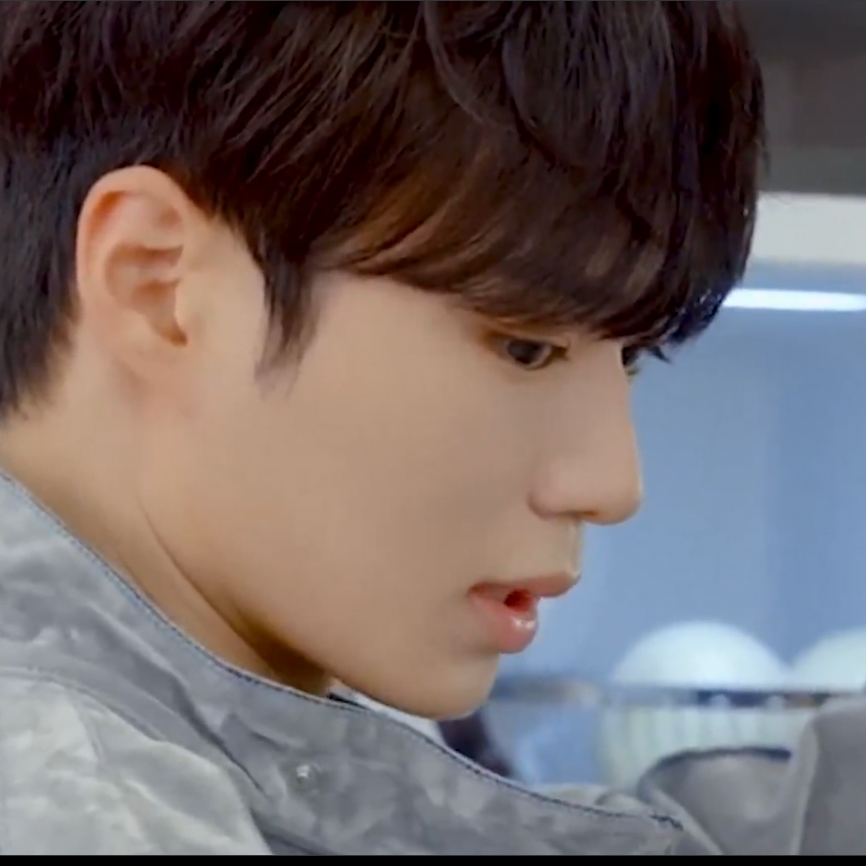Behind-the-scenes cut of Kim Junseo (ALPHA DRIVE ONE)