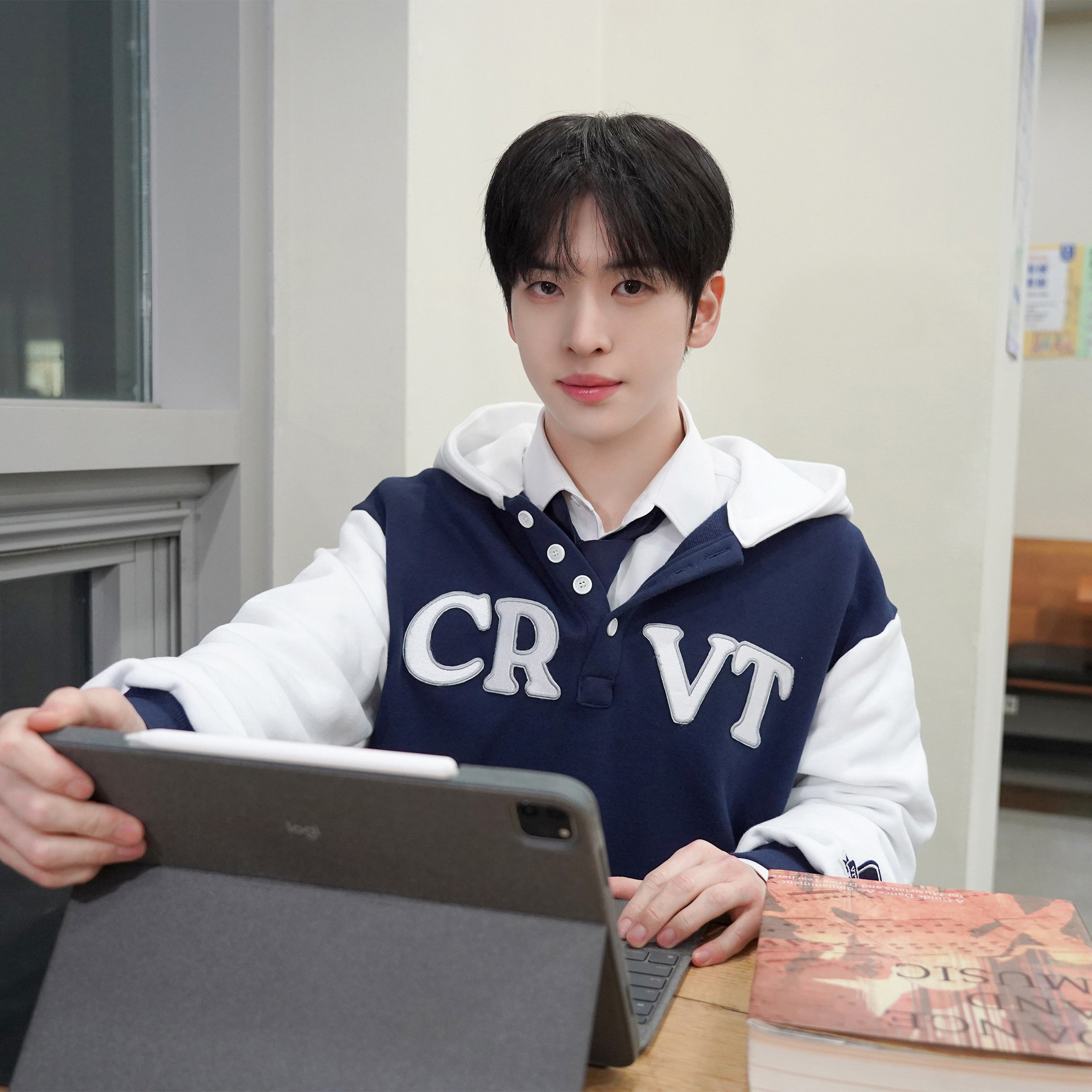 Recent activity shot of Allen (CRAVITY)