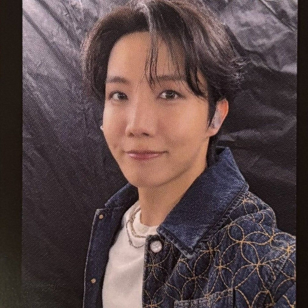 Foto terbaru j-hope (BTS)