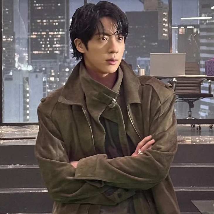 Momen yang diabadikan oleh penggemar Jin (BTS)