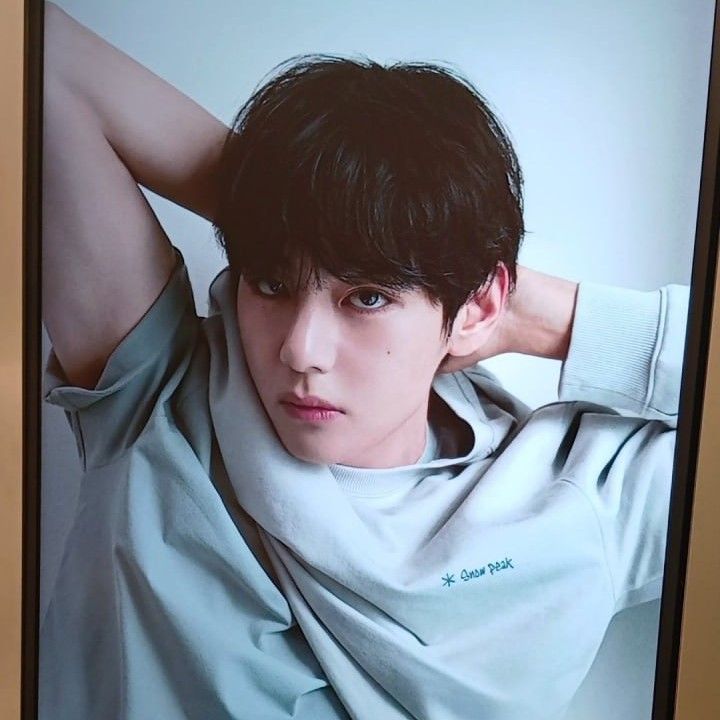 Latest photo of V (BTS)