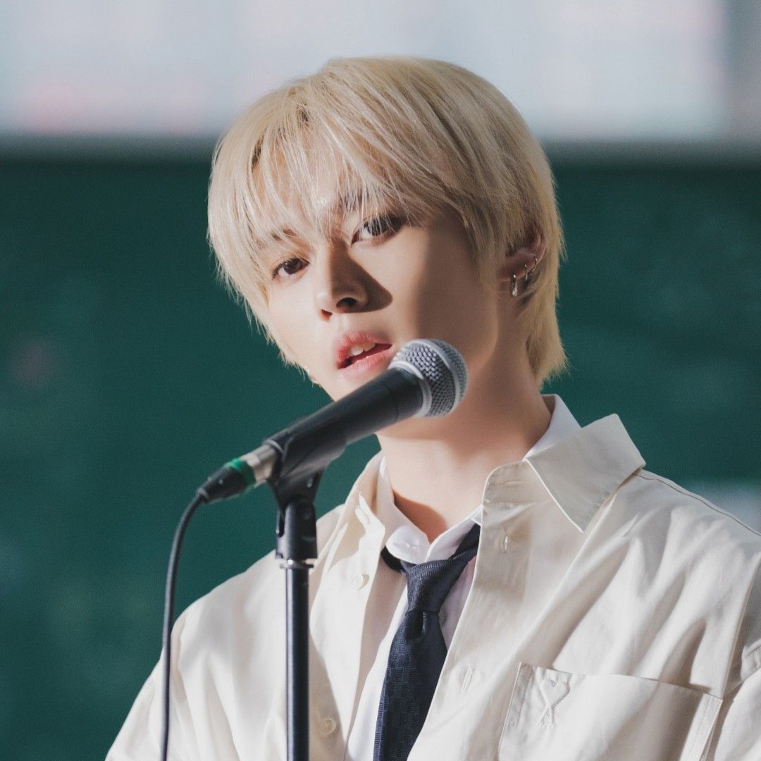 Behind-the-scenes cut of Lee Know (Stray Kids)
