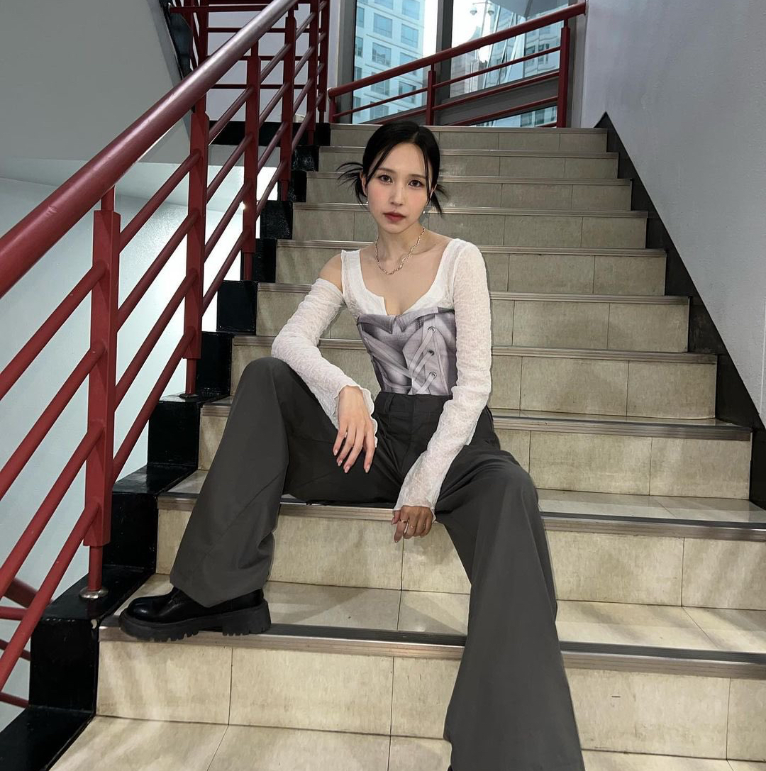 Behind-the-scenes cut of Mina (TWICE)