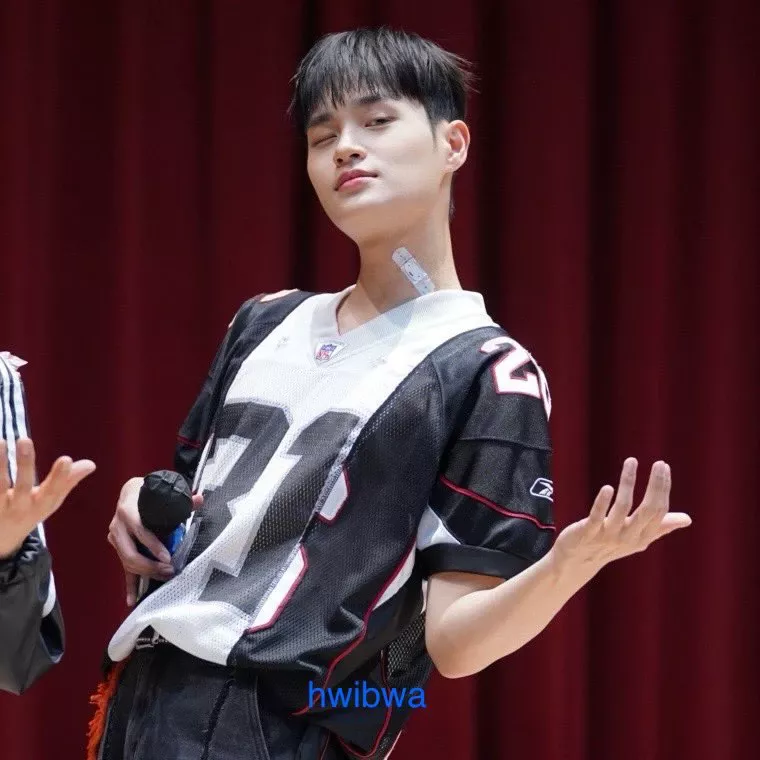 イ・デフィ (AB6IX)の最新写真