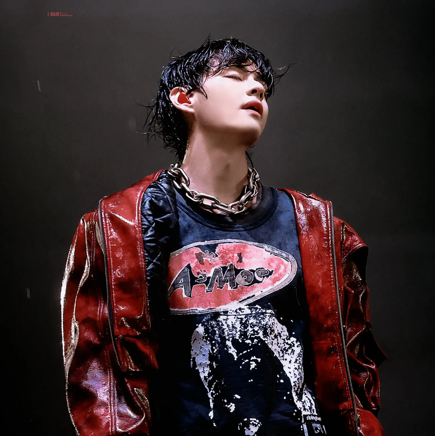 뷔 (방탄소년단)의 최신 사진