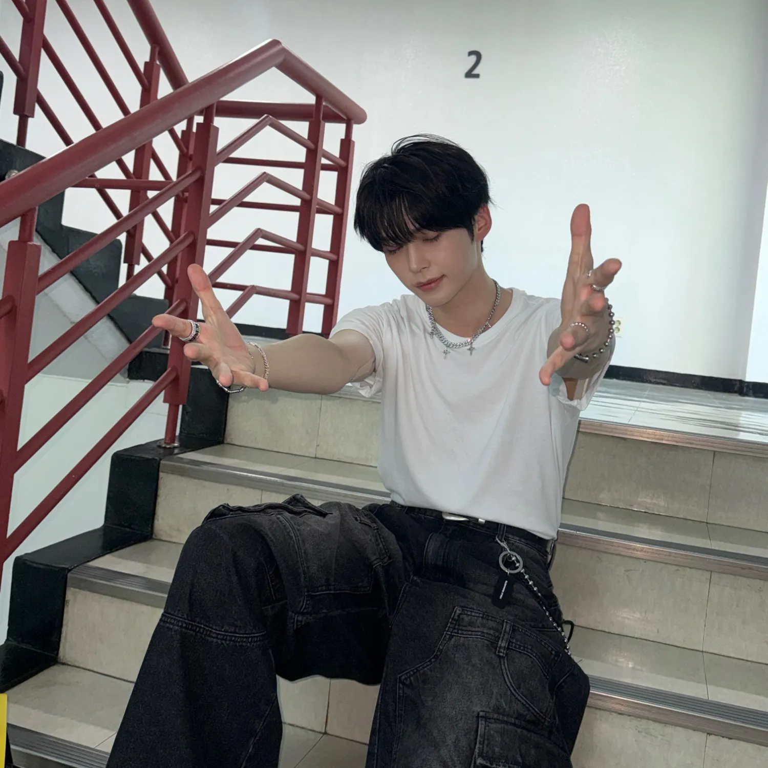 Behind-the-scenes cut of Sung Hanbin (ZEROBASEONE)
