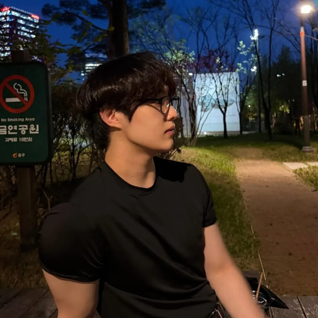 Behind-the-scenes cut of Hyunsuk