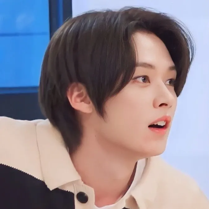 Latest photo of Lee Know (Stray Kids)