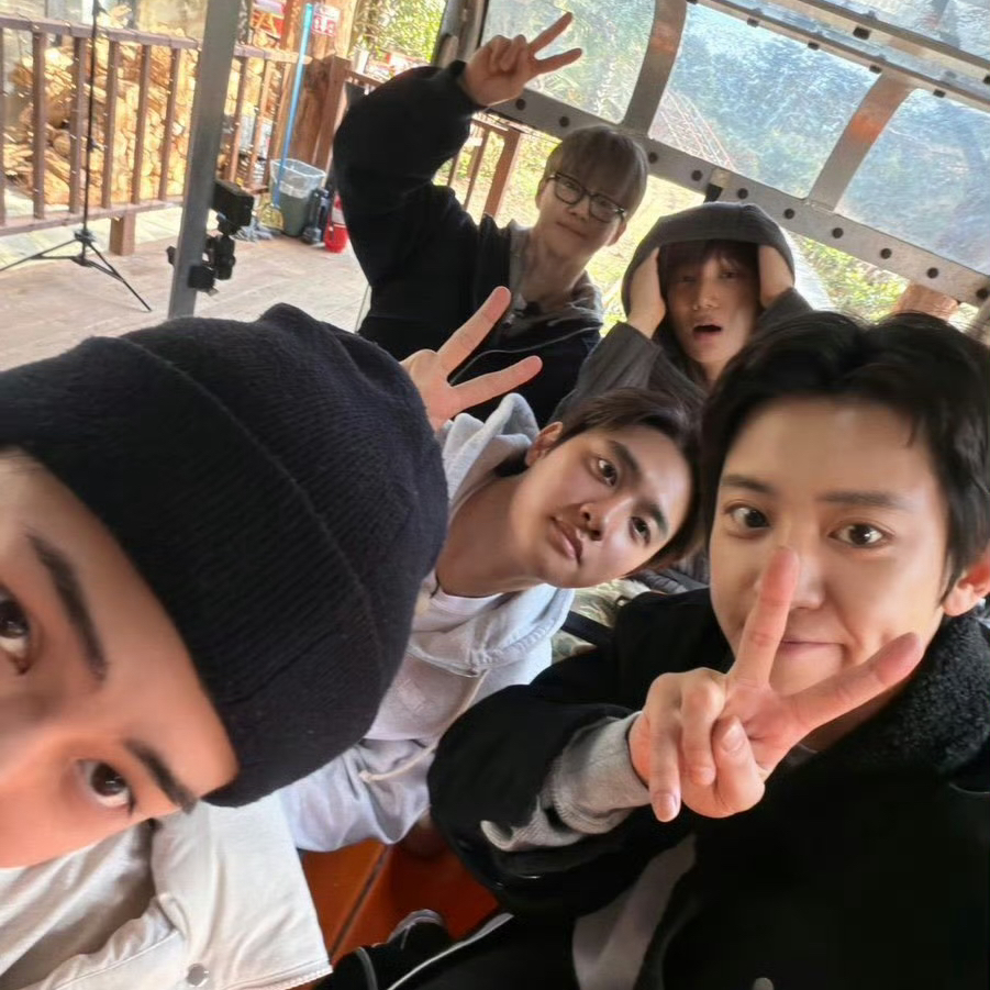 Behind-the-scenes cut of EXO