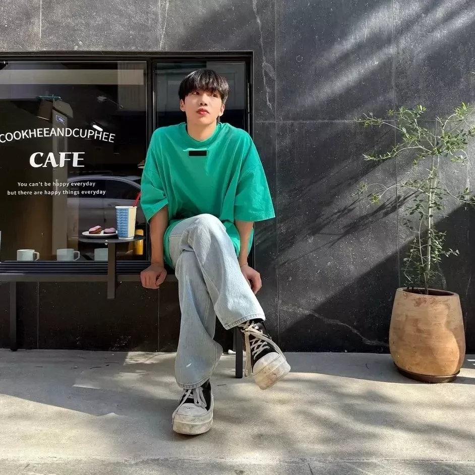 Behind-the-scenes cut of Lim Youngmin