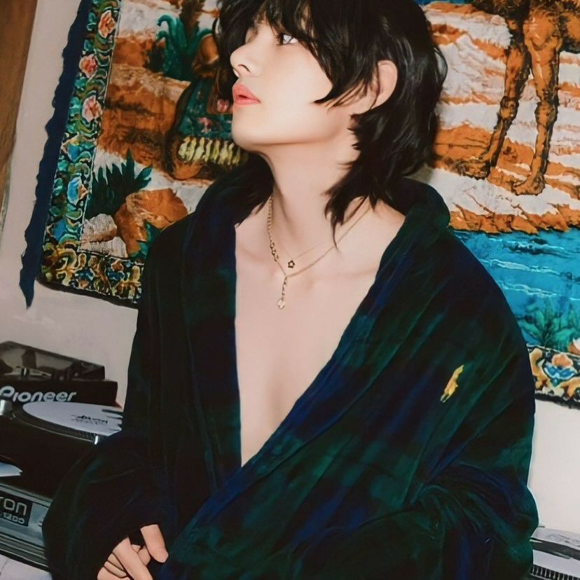 뷔 (방탄소년단) 최근 활동샷