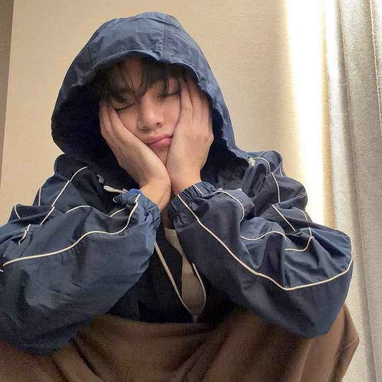 Foto terbaru V (BTS)