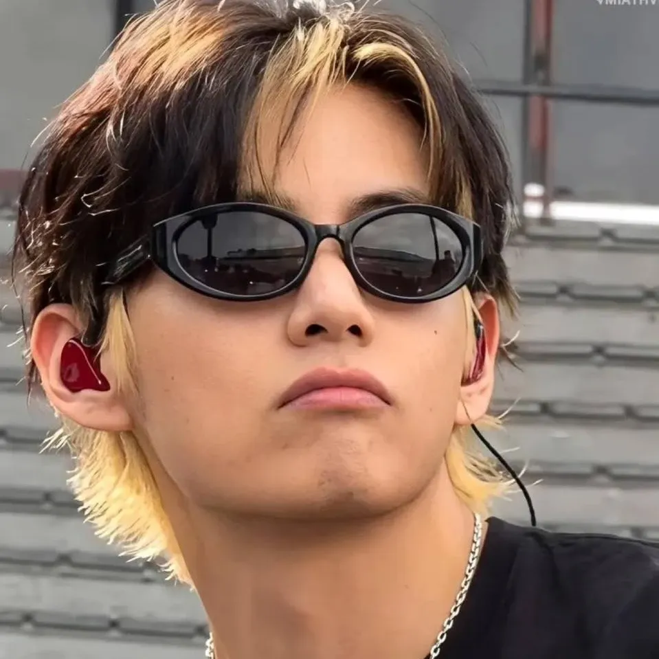 Latest photo of V (BTS)