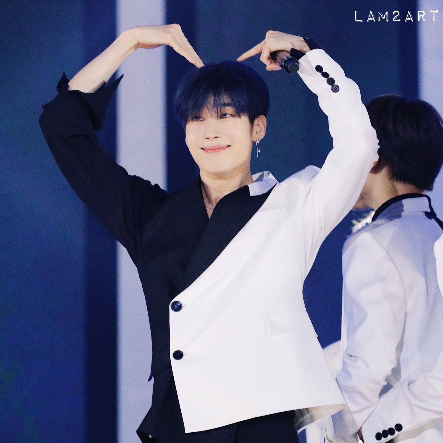 A moment captured by VICTON's fan