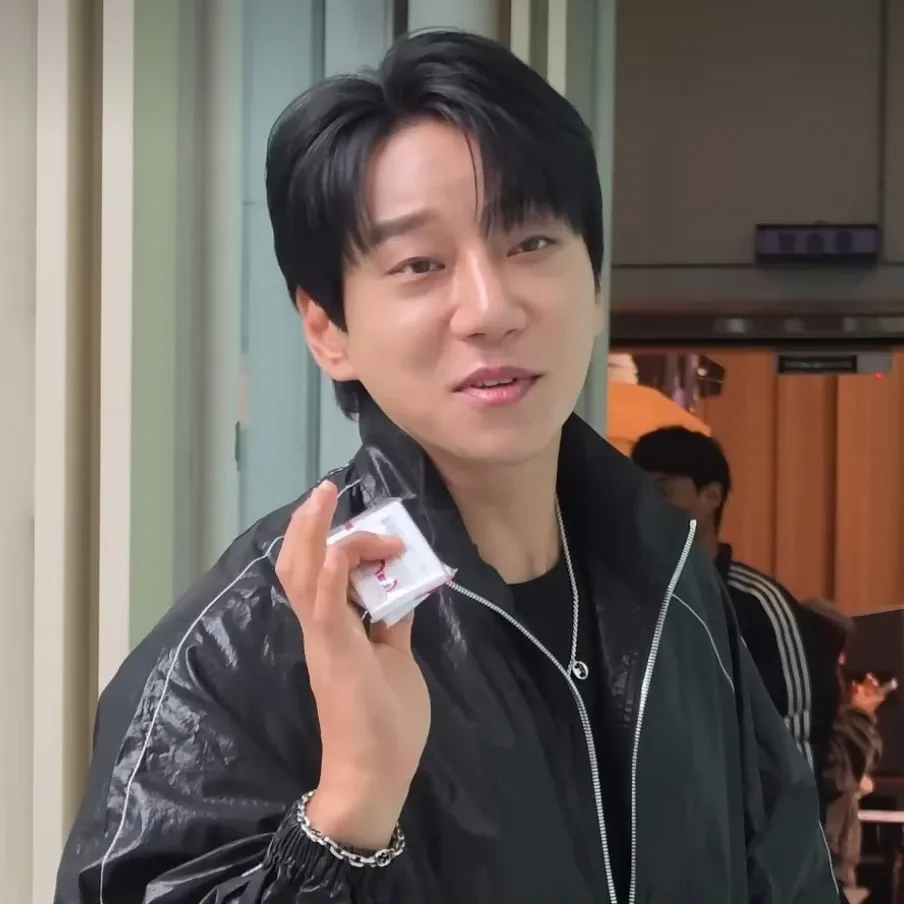 A moment captured by Hwang Chiyeol's fan