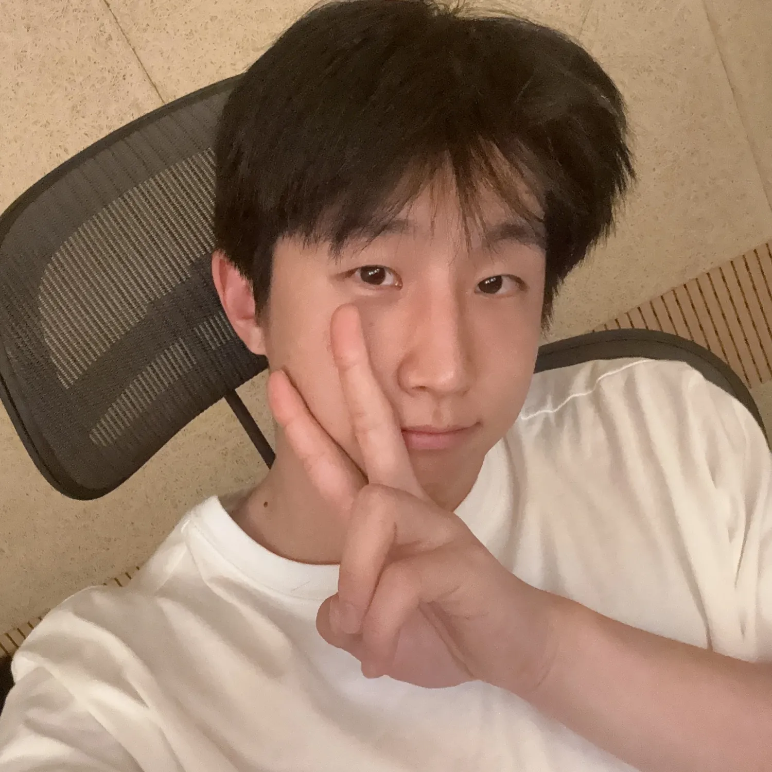 Latest photo of Jinjin (ASTRO)