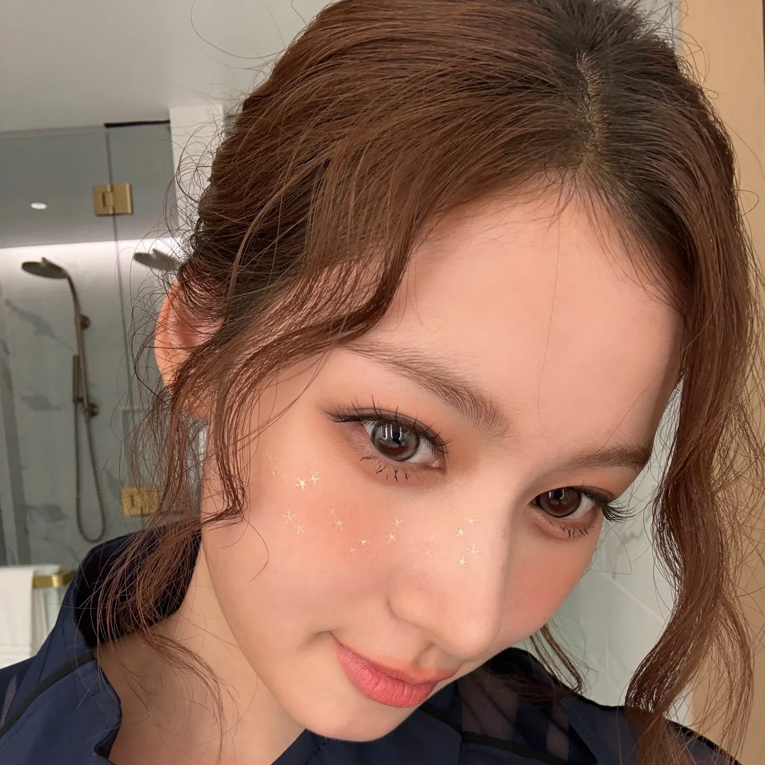 사나 (TWICE)의 비하인드 컷