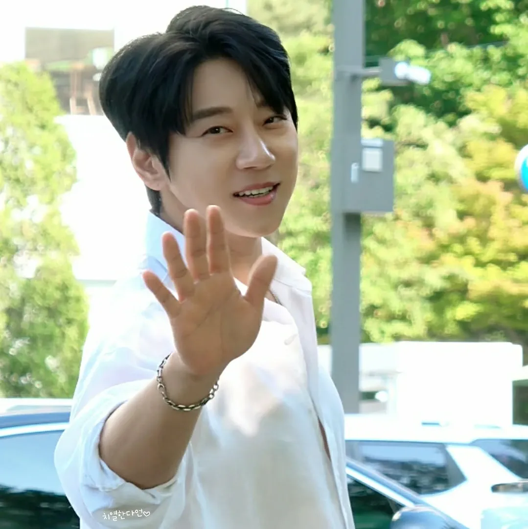 Foto aktivitas terbaru Hwang Chiyeol