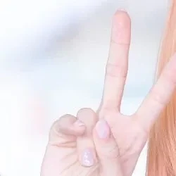 투표로 선정된 송하영 (프로미스나인)의 인기 프로필 이미지