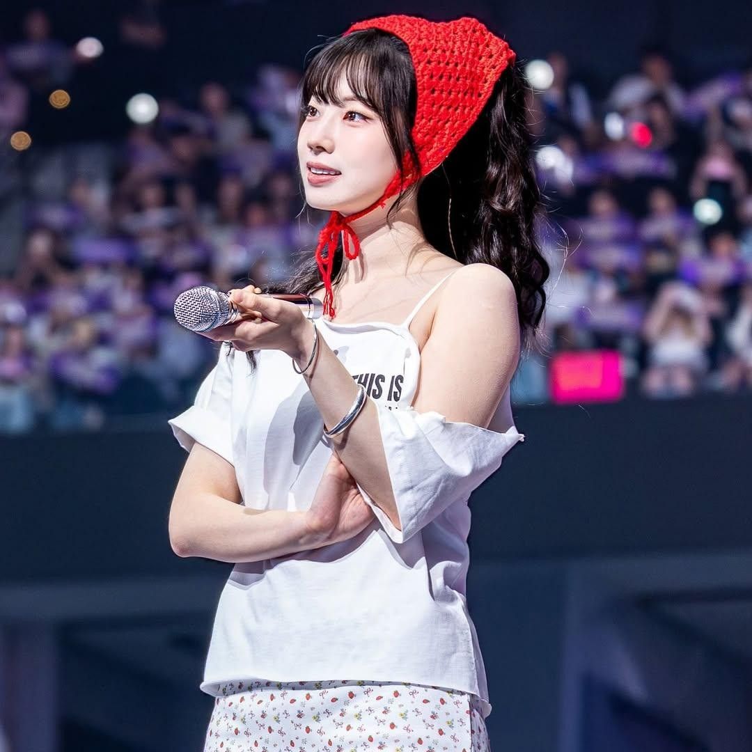 Behind-the-scenes cut of Dahyun (TWICE)