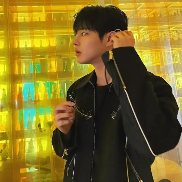 Behind-the-scenes cut of Choi Byungchan