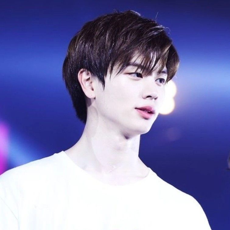 Behind-the-scenes cut of Yook Sungjae (BTOB)