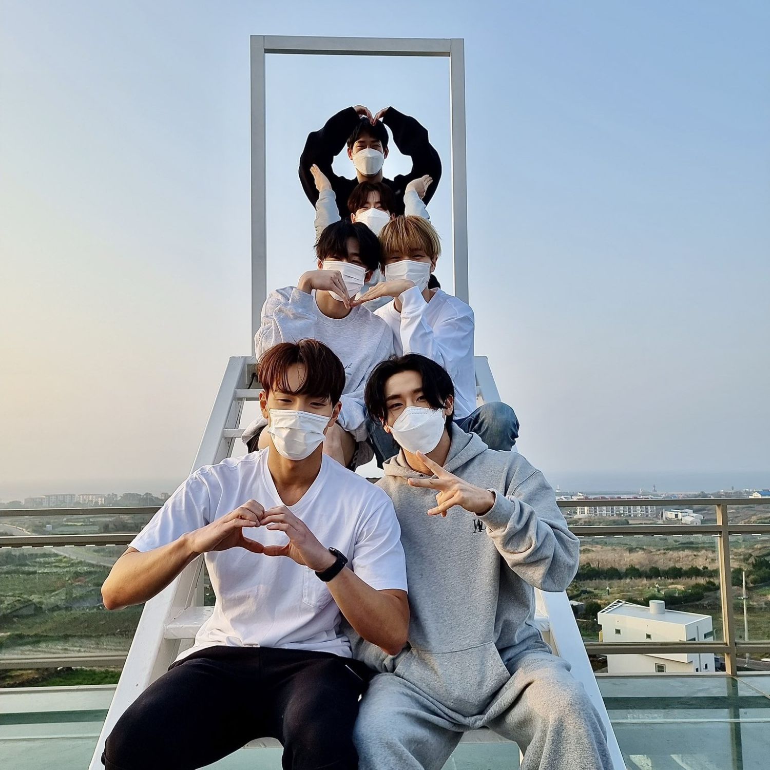 Foto aktivitas terbaru MONSTA X