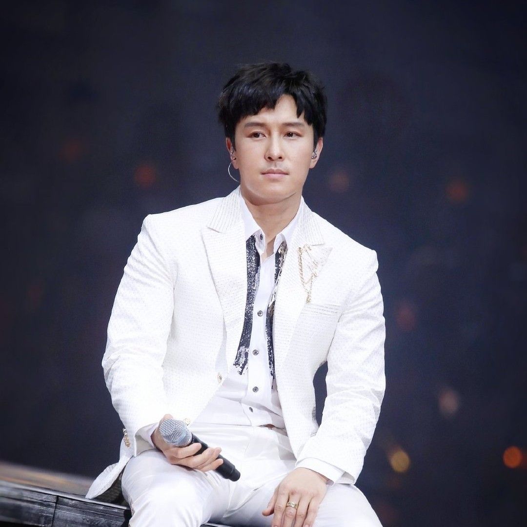 A moment captured by Kim Dongwan (SHINHWA)'s fan