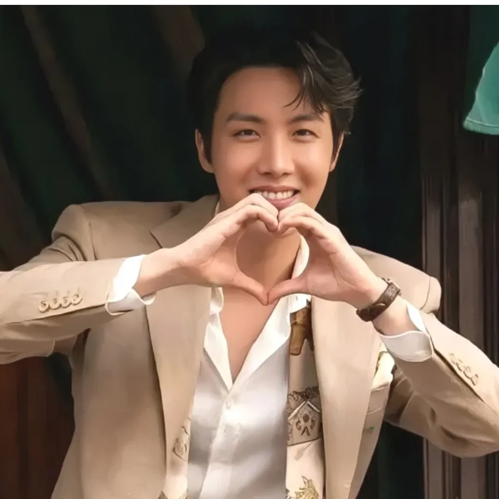 Foto aktivitas terbaru j-hope (BTS)