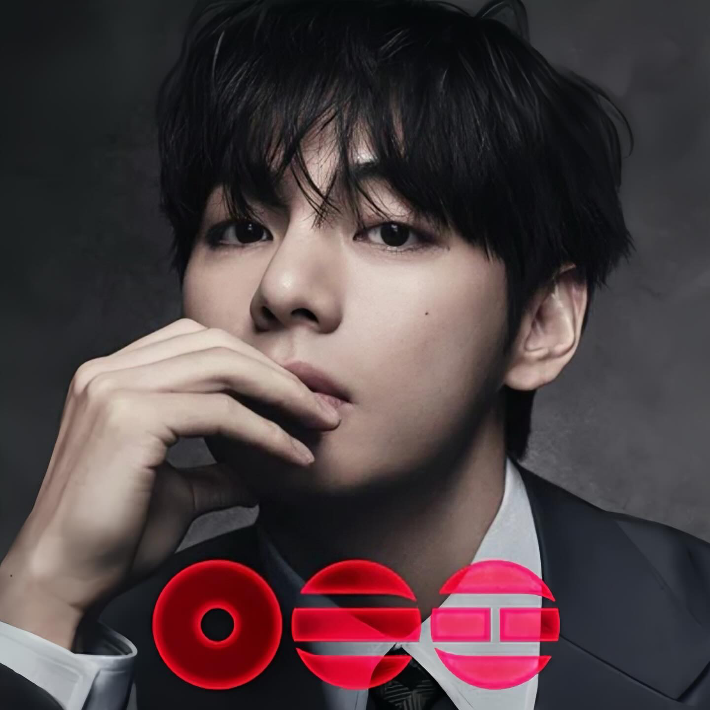 Behind-the-scenes cut of V (BTS)