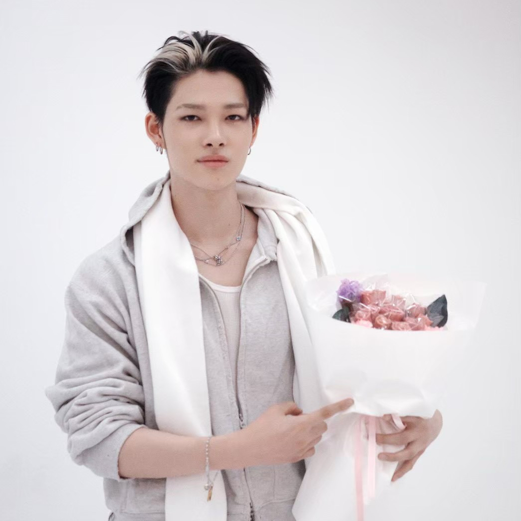 Foto terbaru NI-KI (ENHYPEN)