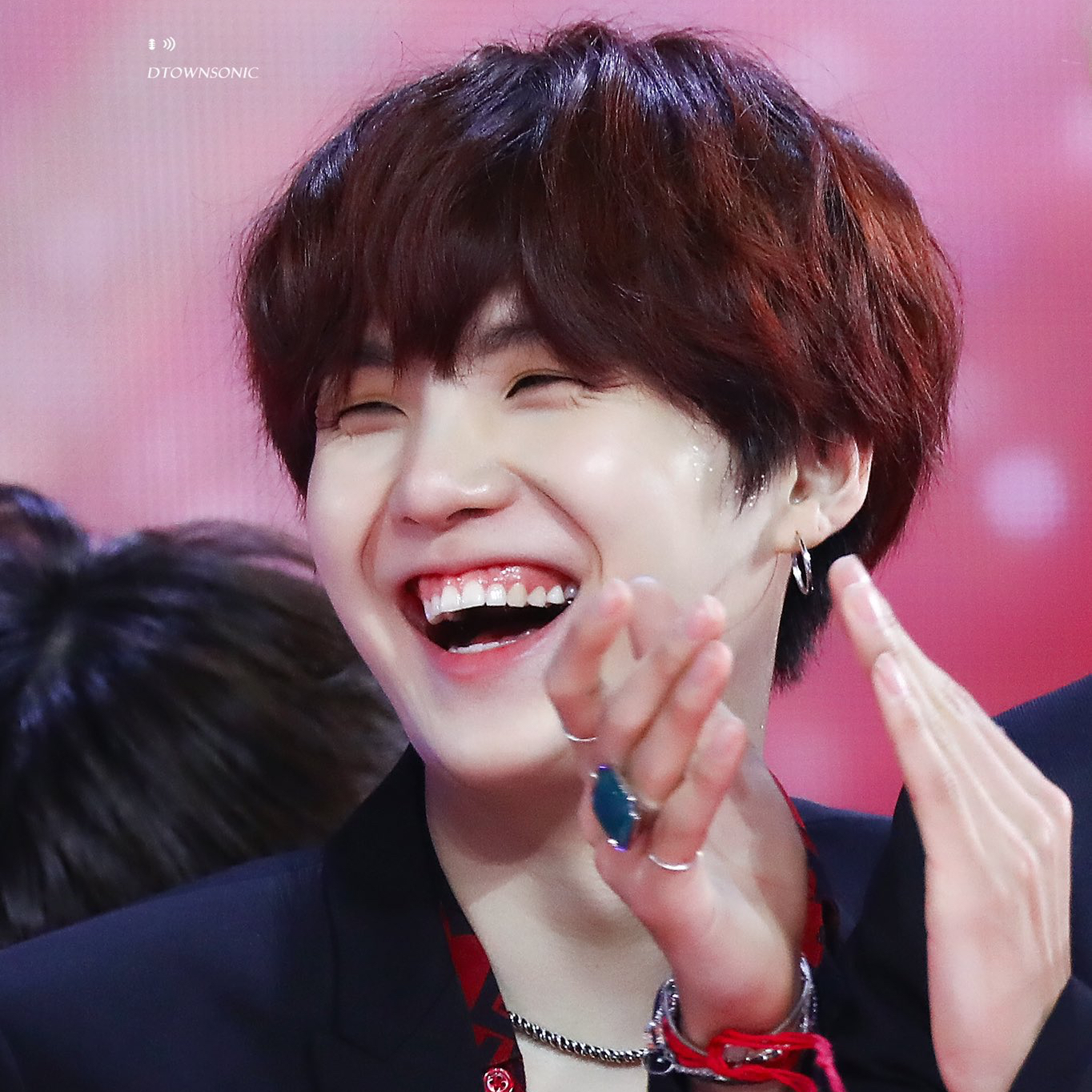 SUGA (BTS)の舞台裏ショット