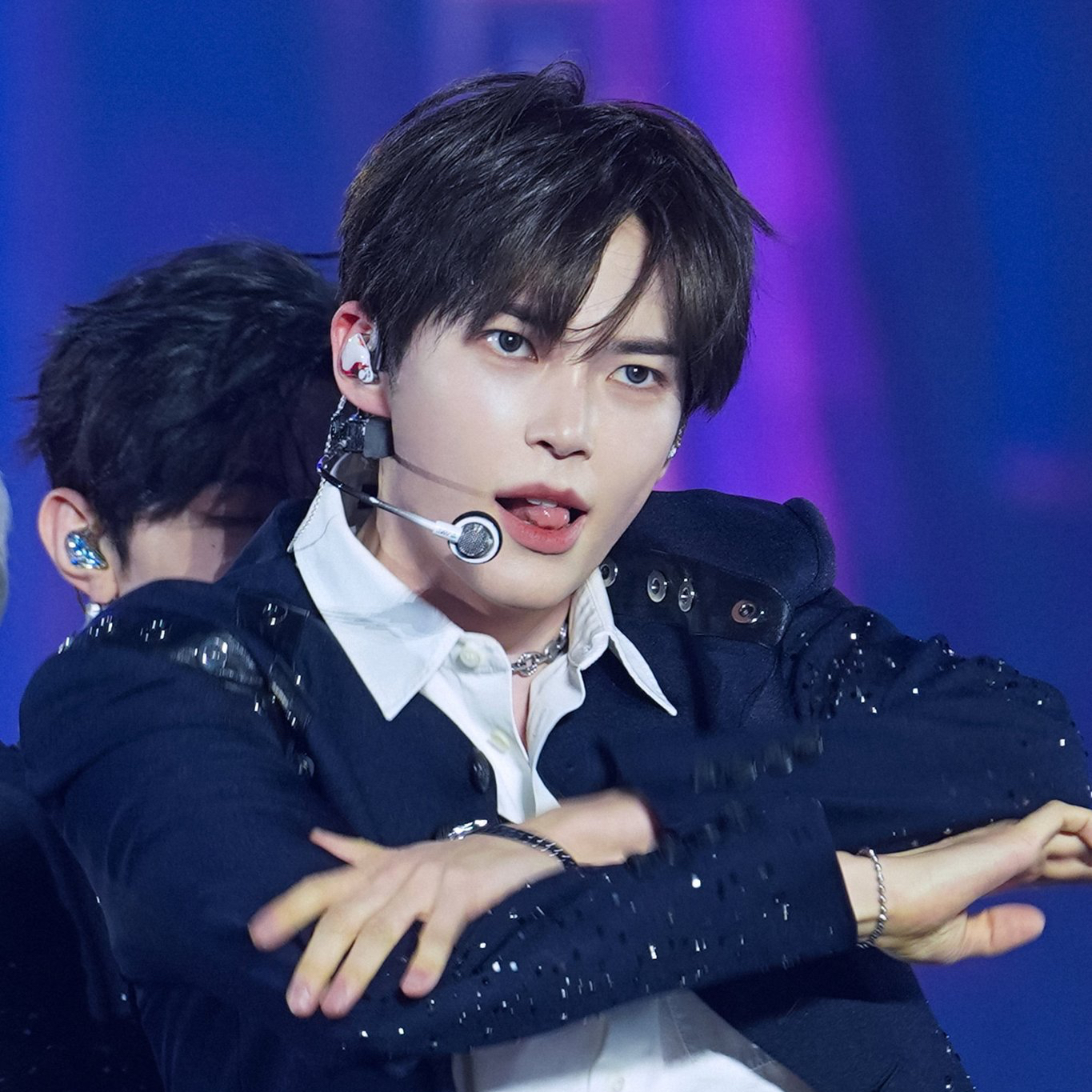 Behind-the-scenes cut of Sung Hanbin (ZEROBASEONE)