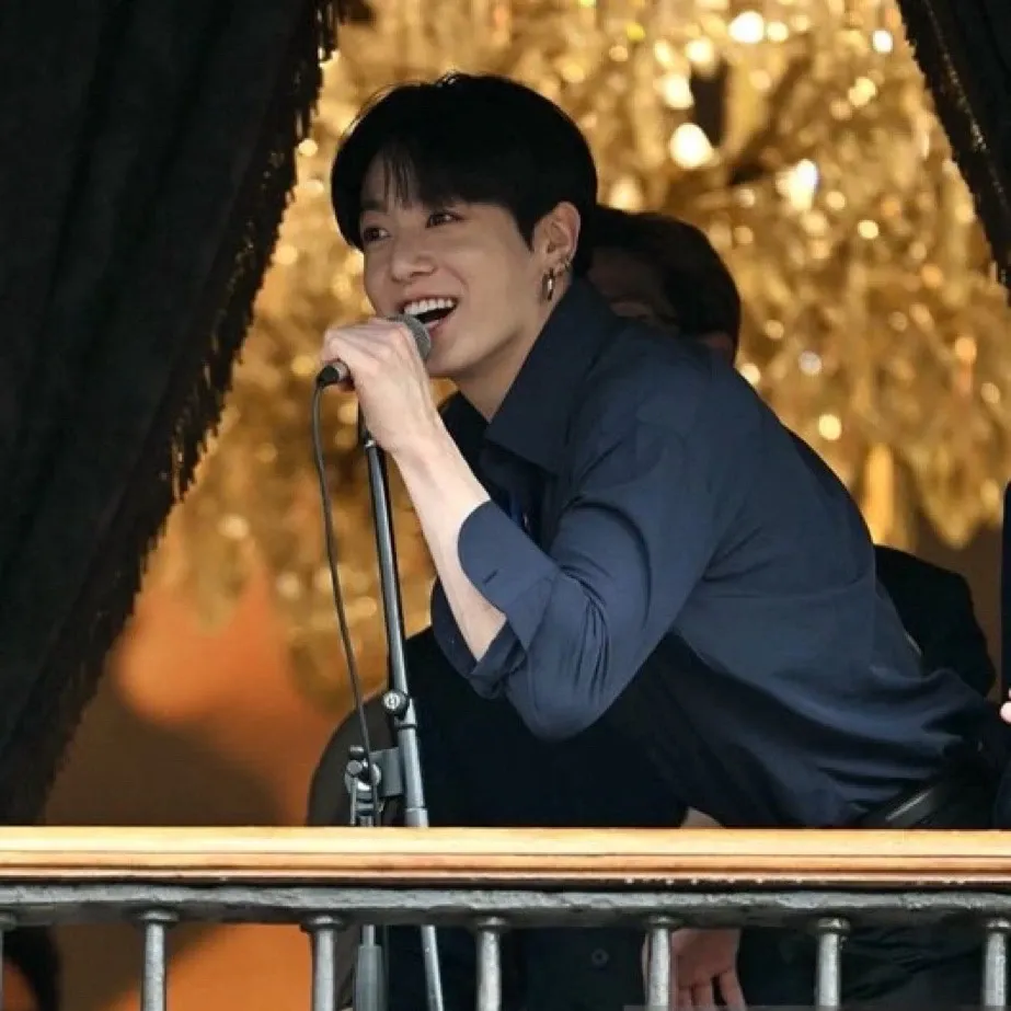 Behind-the-scenes cut of BTS