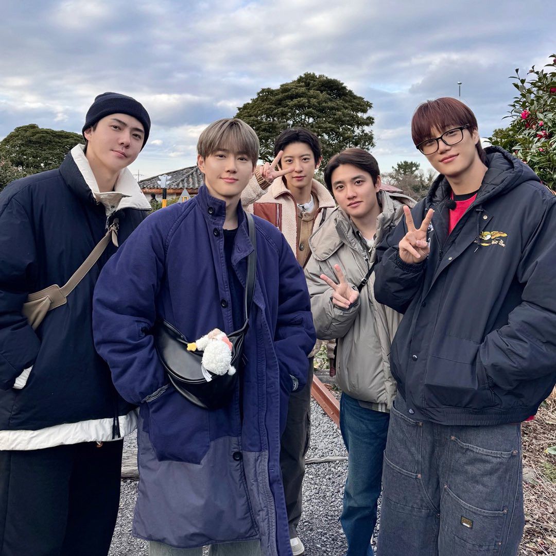 Behind-the-scenes cut of EXO