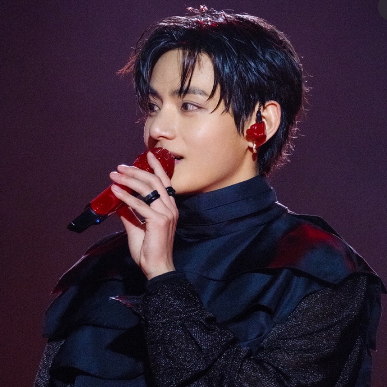 Recent activity shot of V (BTS)