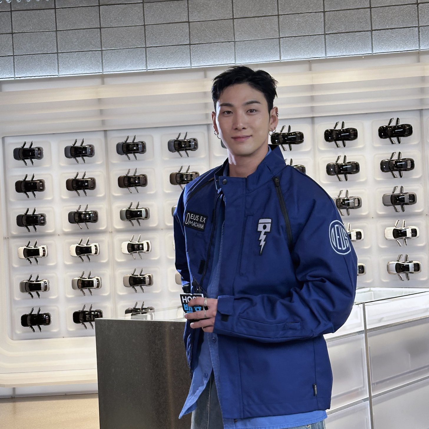 Behind-the-scenes cut of Baekho