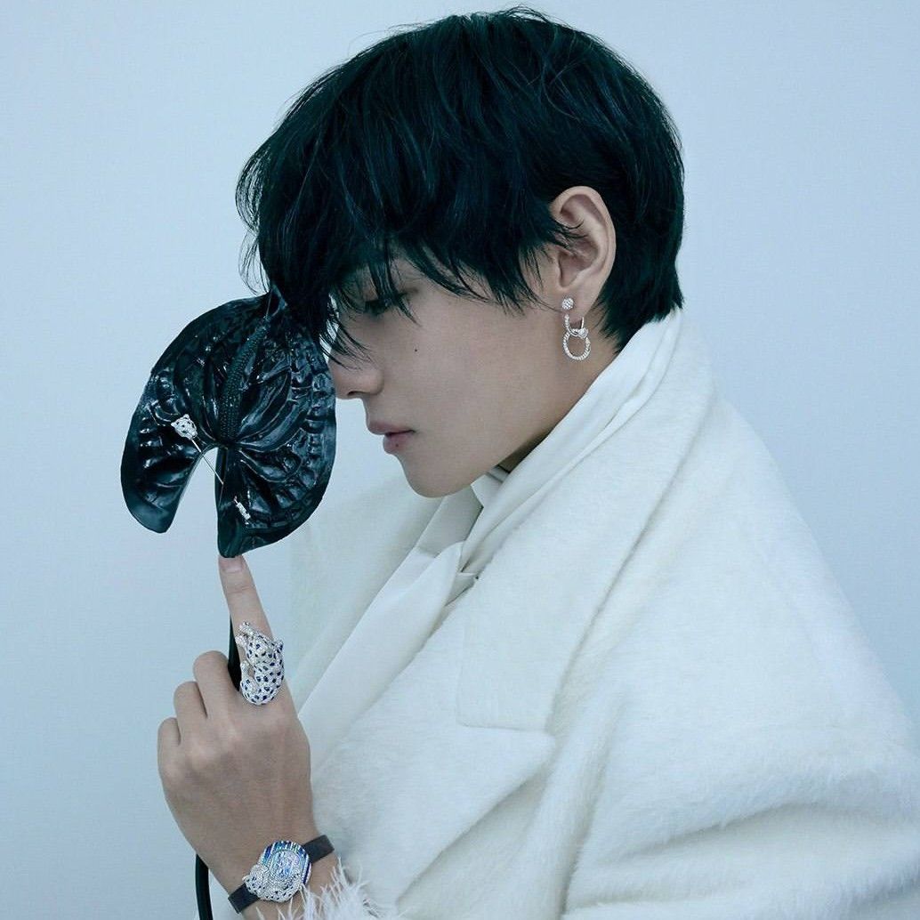 뷔 (방탄소년단)의 최신 사진