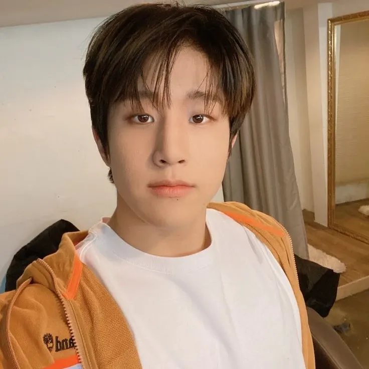 A moment captured by Jinjin (ASTRO)'s fan