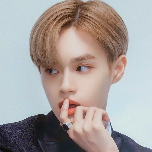 이대휘 (AB6IX)의 최신 사진