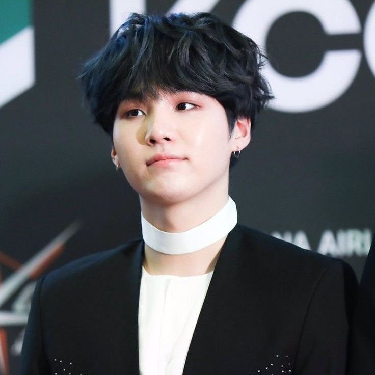 Foto aktivitas terbaru SUGA (BTS)