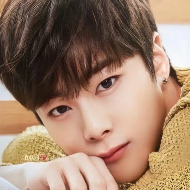 A moment captured by Moonbin (ASTRO)'s fan