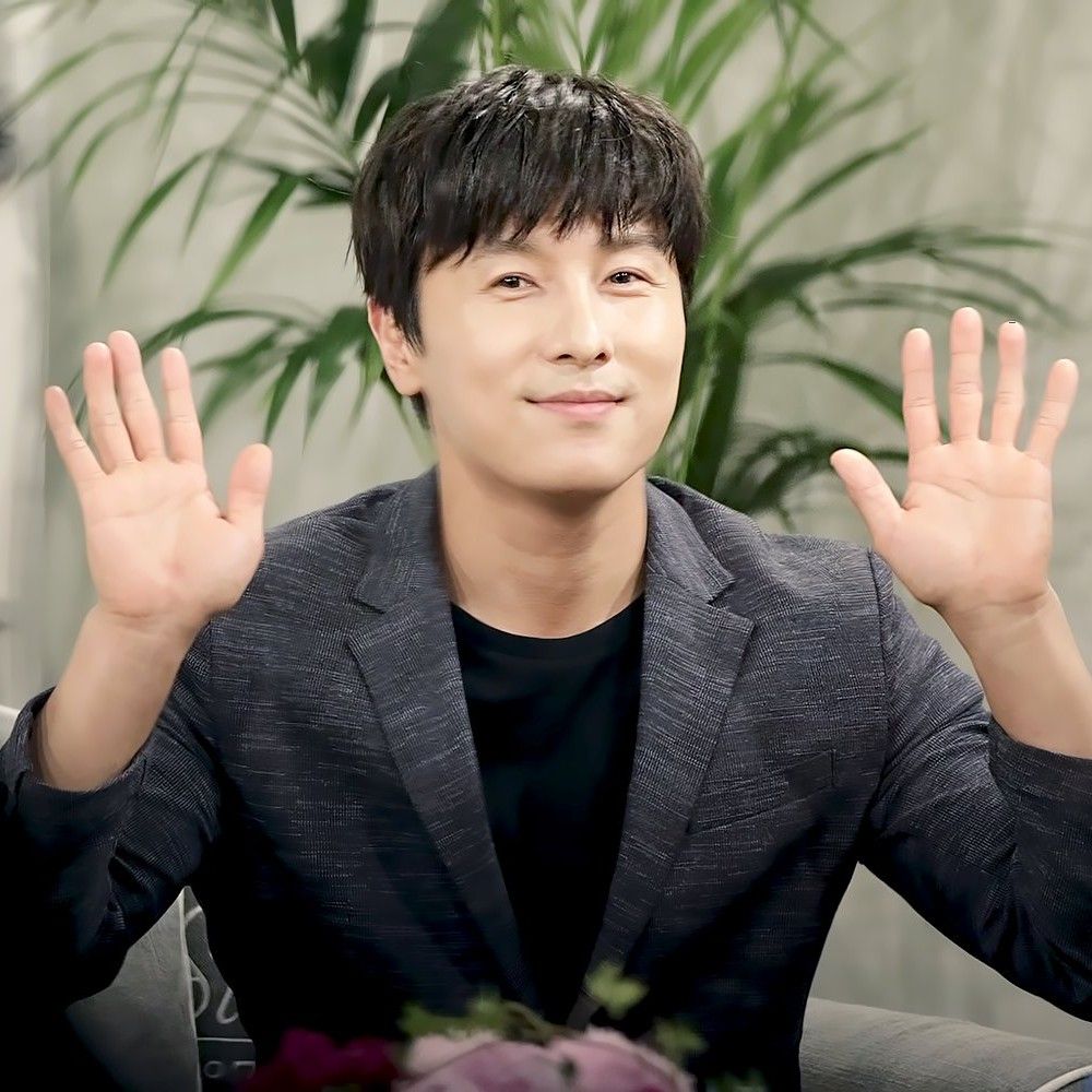 A moment captured by Kim Dongwan (SHINHWA)'s fan