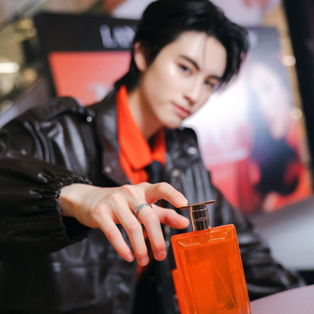 Aa (BUS)の最新写真