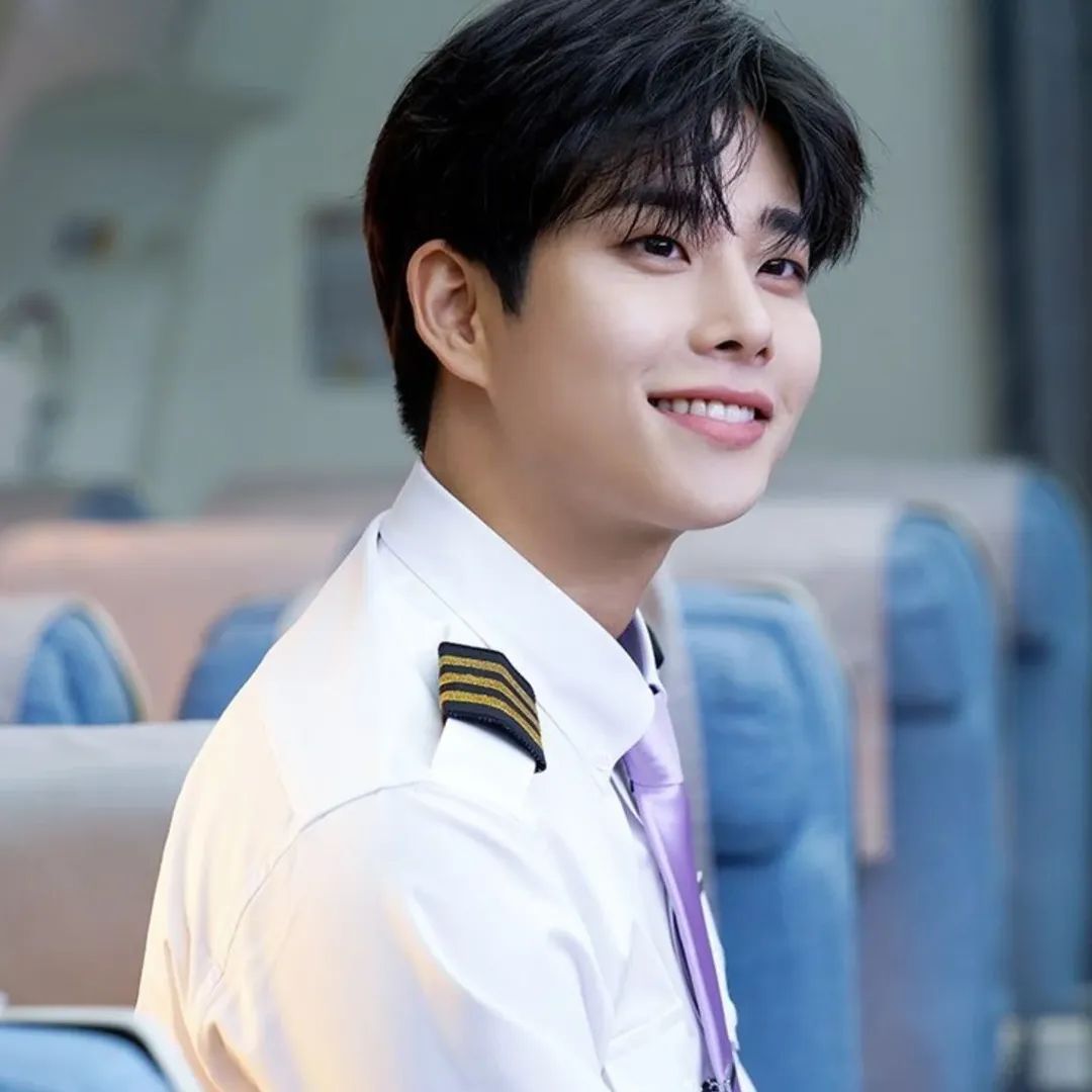 Behind-the-scenes cut of MJ (ASTRO)