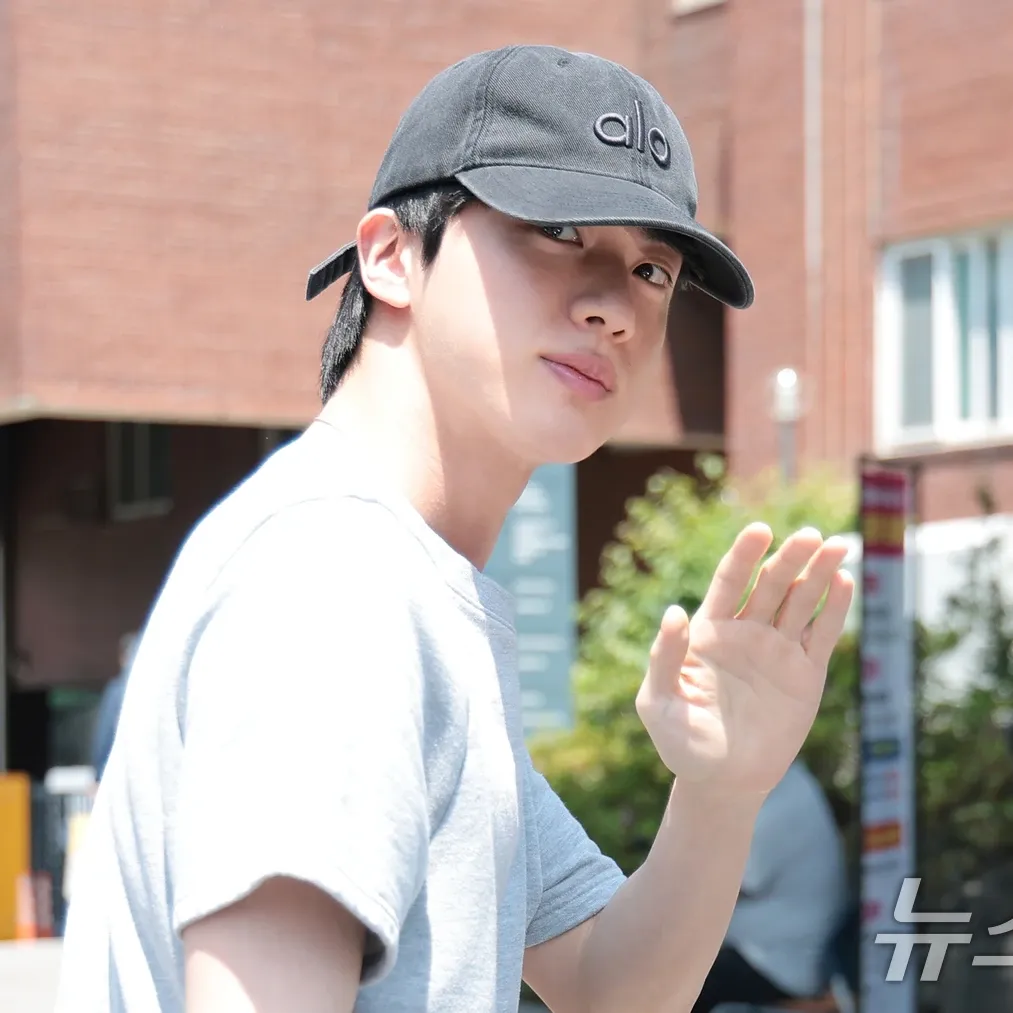 Foto terbaru Jin (BTS)
