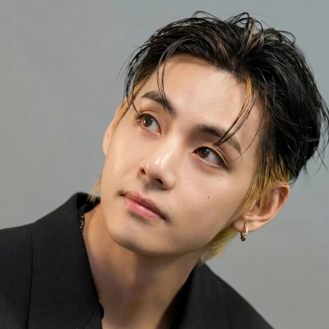 뷔 (방탄소년단)의 비하인드 컷