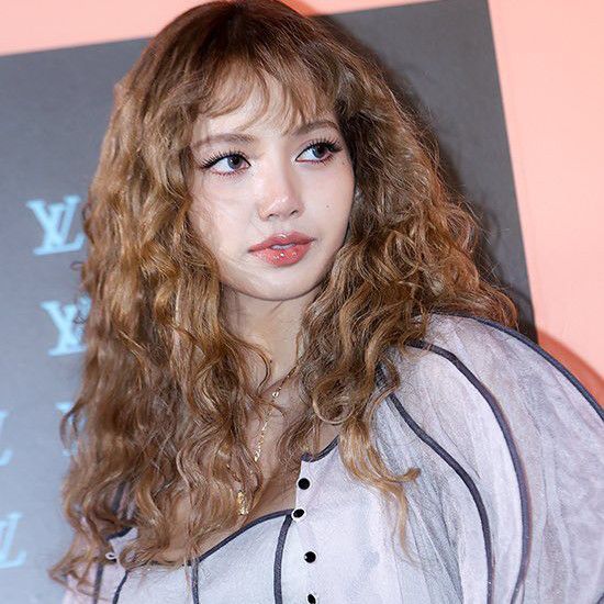 Potret di balik layar Lisa (BLACKPINK)