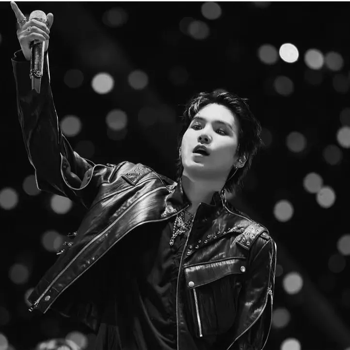 Foto aktivitas terbaru SUGA (BTS)