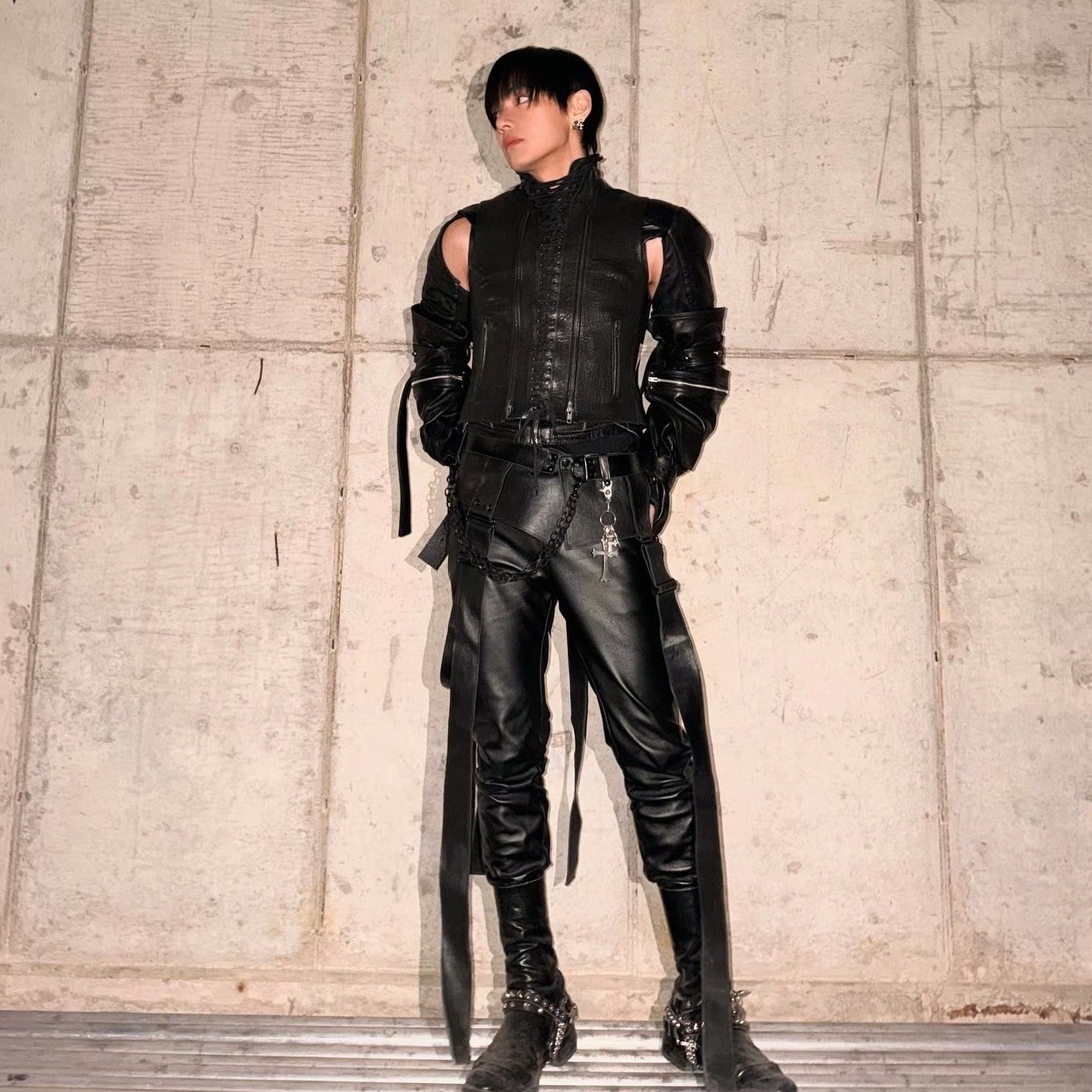 Foto aktivitas terbaru V (BTS)